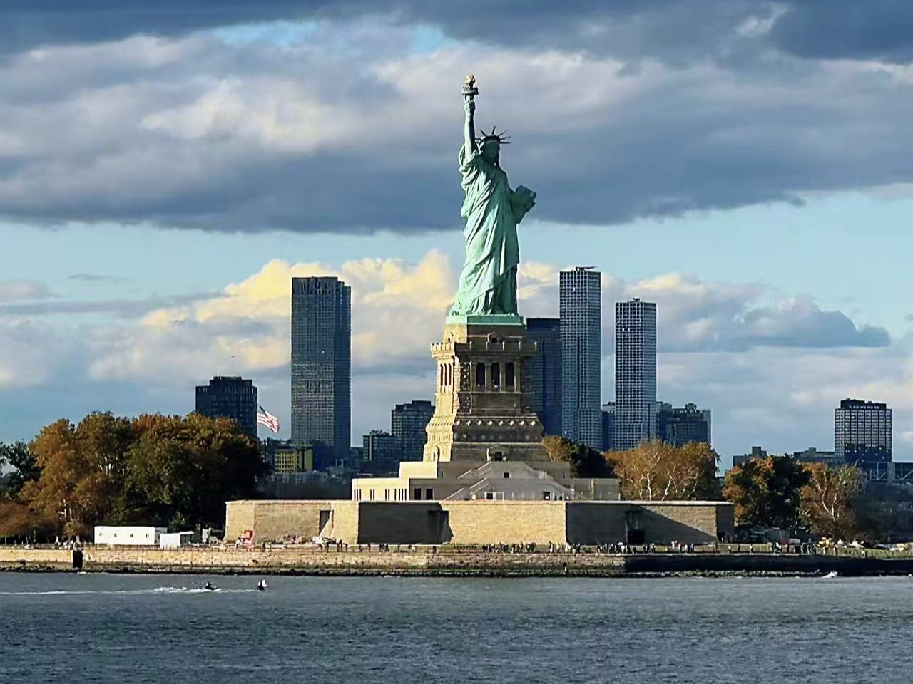 10万美元的H-1B签证与67%的EB-1A通过率：美国移民的冰与火之歌